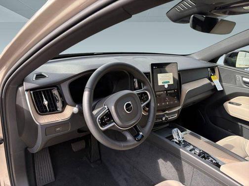 2026 Volvo XC60 B5 Plus