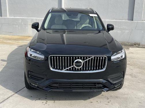 2022 Volvo XC90 T6 Momentum