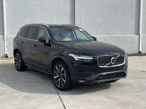 2022 Volvo XC90 T6 Momentum