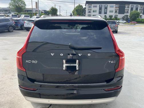 2022 Volvo XC90 T6 Momentum