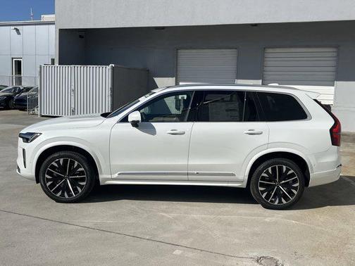2025 Volvo XC90 B6 Ultra