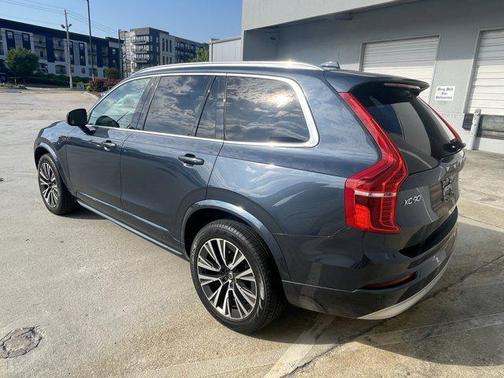 2022 Volvo XC90 T6 Momentum
