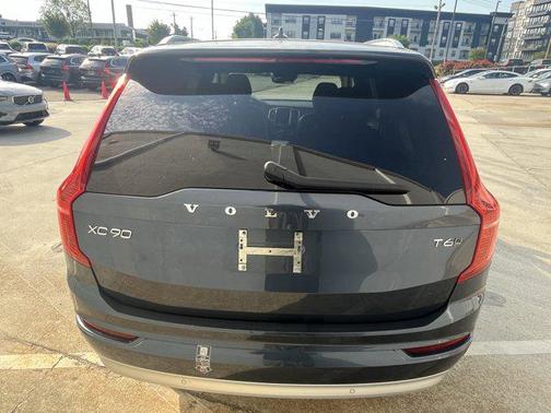 2022 Volvo XC90 T6 Momentum