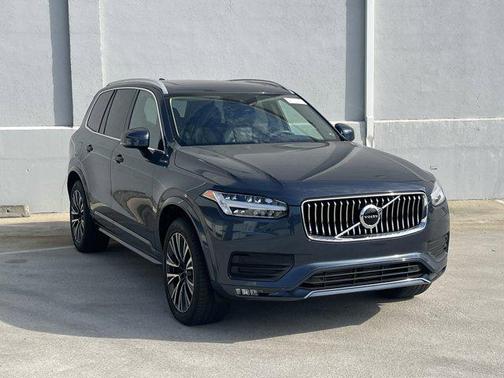 2022 Volvo XC90 T6 Momentum