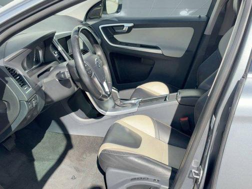 2017 Volvo XC60 T5 Dynamic