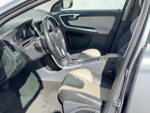 2017 Volvo XC60 T5 Dynamic