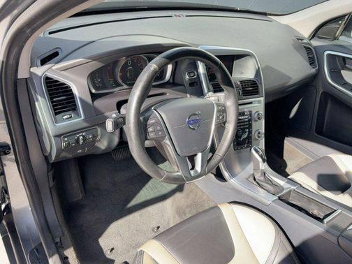 2017 Volvo XC60 T5 Dynamic