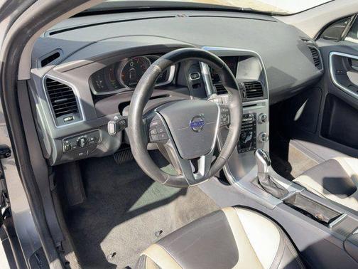 2017 Volvo XC60 T5 Dynamic