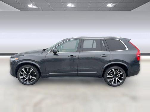 2021 Volvo XC90 T6 Momentum