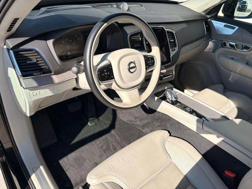 2022 Volvo XC90 Recharge Plug-In Hybrid T8 Inscription 6 Passenger