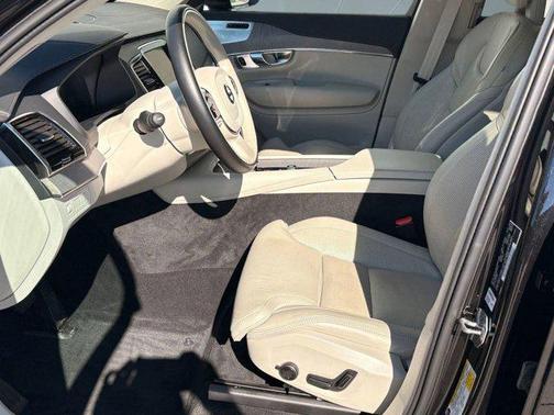 2022 Volvo XC90 Recharge Plug-In Hybrid T8 Inscription 6 Passenger