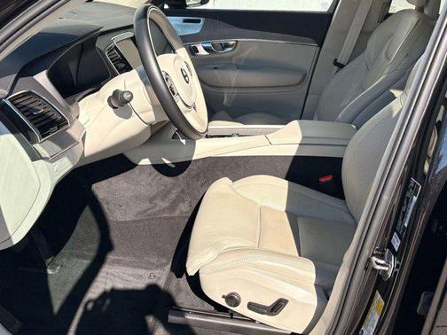 2022 Volvo XC90 Recharge Plug-In Hybrid T8 Inscription 6 Passenger