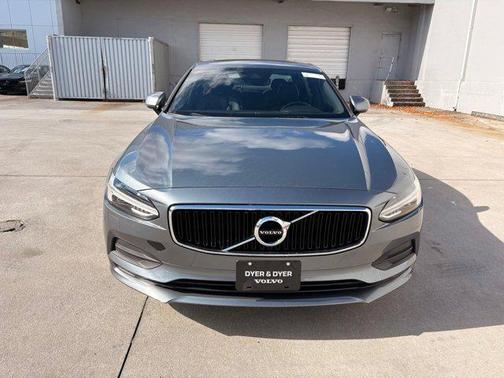 2018 Volvo S90 T5 Momentum