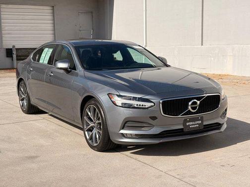 2018 Volvo S90 T5 Momentum
