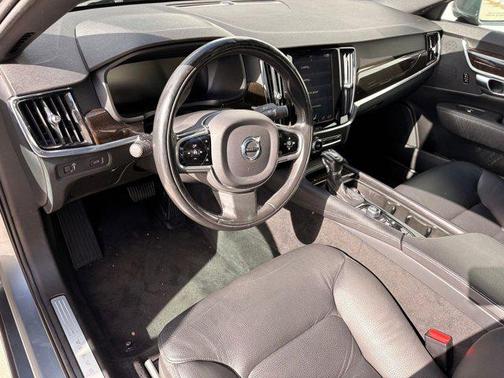 2018 Volvo S90 T5 Momentum
