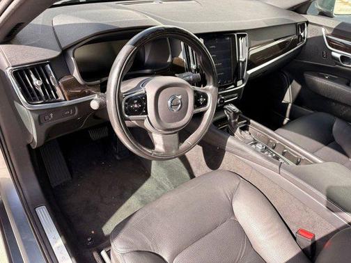 2018 Volvo S90 T5 Momentum
