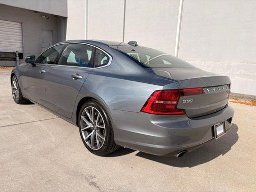 2018 Volvo S90 T5 Momentum