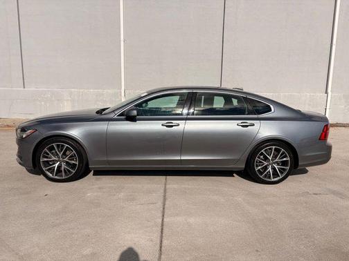 2018 Volvo S90 T5 Momentum