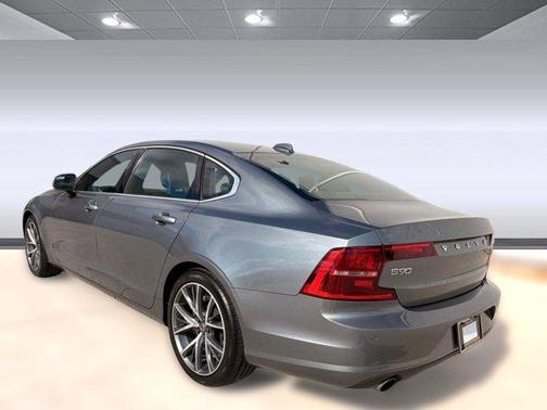 2018 Volvo S90 T5 Momentum