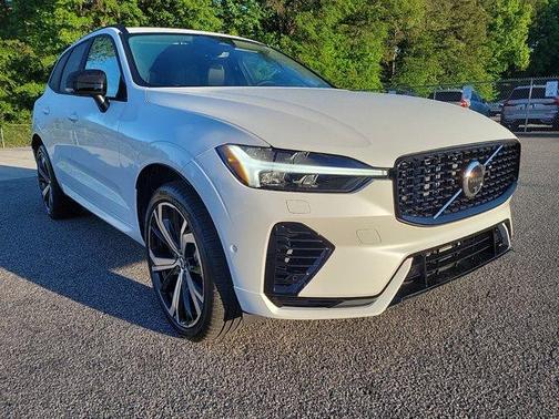 2024 Volvo XC60 Recharge Plug-In Hybrid T8 Ultimate Dark Theme