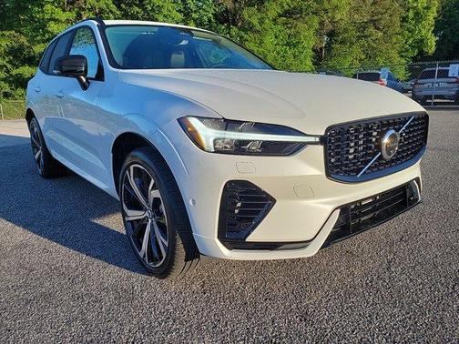 2024 Volvo XC60 Recharge Plug-In Hybrid T8 Ultimate Dark Theme
