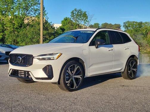 2024 Volvo XC60 Recharge Plug-In Hybrid T8 Ultimate Dark Theme