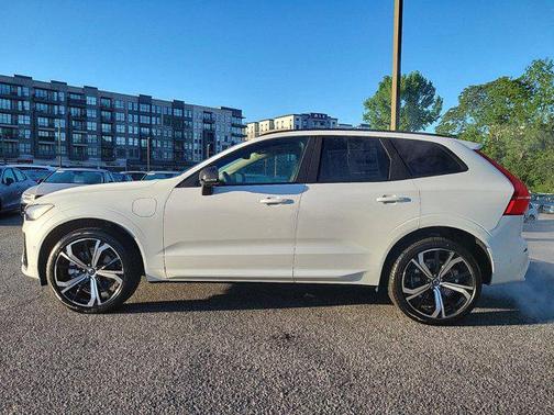 2024 Volvo XC60 Recharge Plug-In Hybrid T8 Ultimate Dark Theme