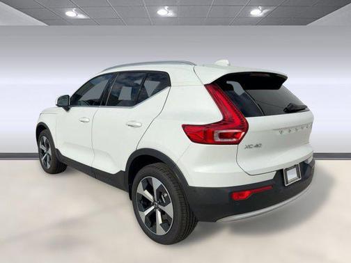 2024 Volvo XC40 Plus Bright Theme