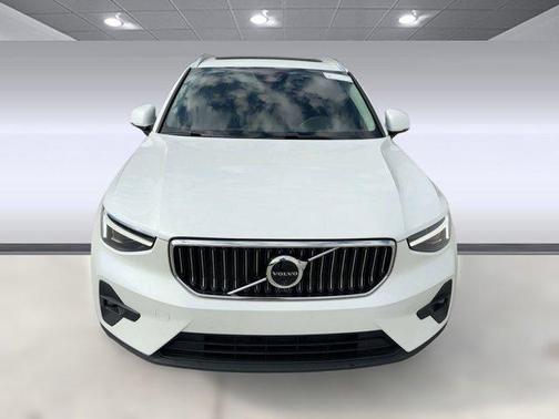 2024 Volvo XC40 Plus Bright Theme
