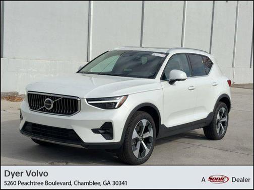 2024 Volvo XC40 Plus Bright Theme