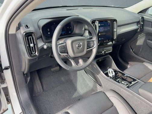 2024 Volvo XC40 Plus Bright Theme