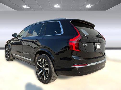 2025 Volvo XC90 B6 Core