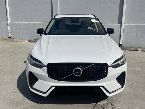 2025 Volvo XC60 B5 Ultra