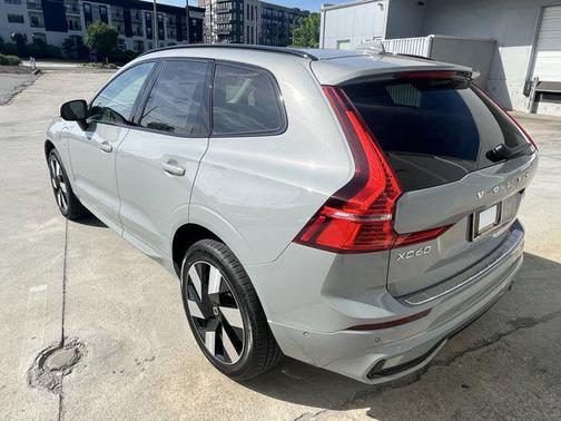 2025 Volvo XC60 Plug-In Hybrid T8 Plus