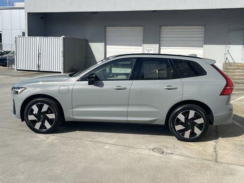 2025 Volvo XC60 Plug-In Hybrid T8 Plus