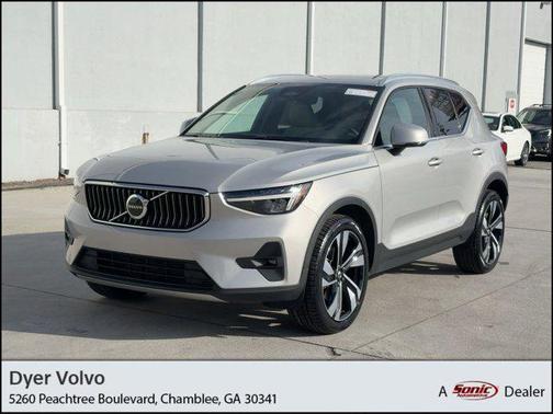 2023 Volvo XC40 B5 Plus Bright Theme