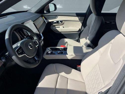2025 Volvo XC90 B6 Core