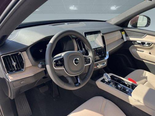 2025 Volvo XC90 B6 Core