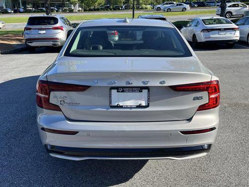 2024 Volvo S60 B5 Core Dark Theme