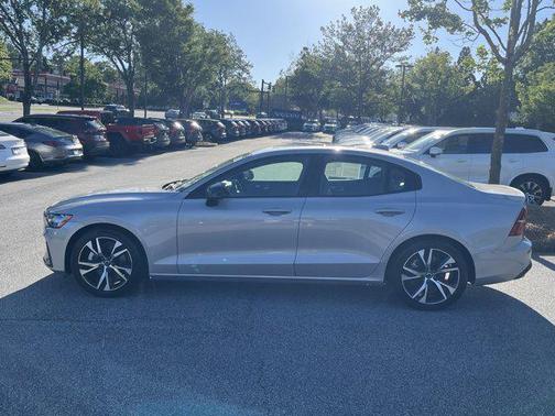 2024 Volvo S60 B5 Core Dark Theme
