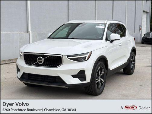Crystal White Metallic 2023 Volvo XC40 B4 Core