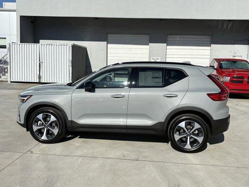 2026 Volvo XC40 B5 Plus