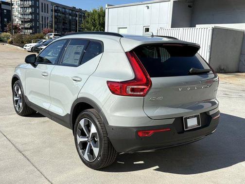 2026 Volvo XC40 B5 Plus