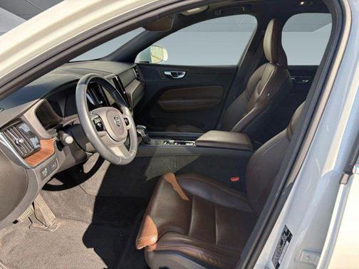 2021 Volvo XC60 T5 Inscription