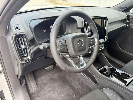 Crystal White Metallic 2023 Volvo C40 Recharge Pure Electric Twin Ultimate