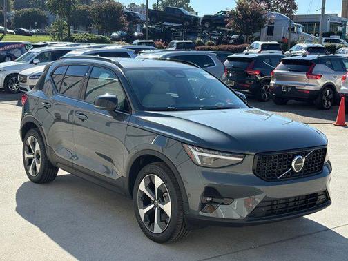 2026 Volvo XC40 B5 Plus
