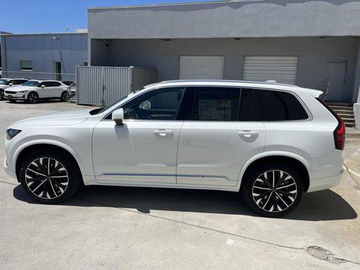 2025 Volvo XC90 B6 Plus 7-Seater