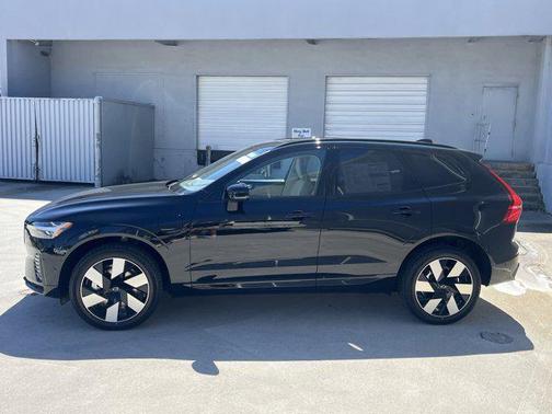 2025 Volvo XC60 Plug-In Hybrid T8 Plus