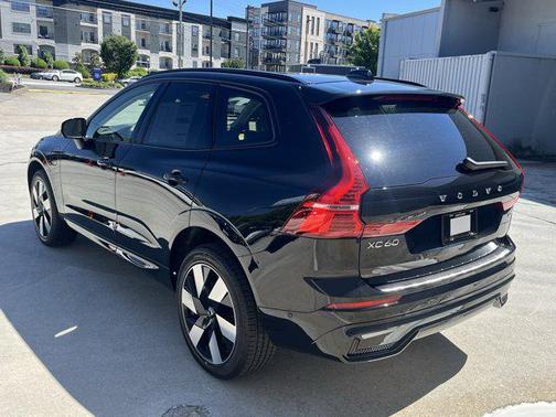 2025 Volvo XC60 Plug-In Hybrid T8 Plus