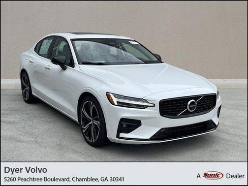 2023 Volvo S60 B5 Plus Dark Theme